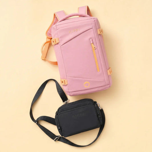 Mochila rosa y bandolera negra